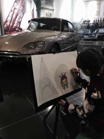 小朋友现场临摹DS展车